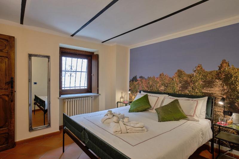 Standard Double Room image 4
