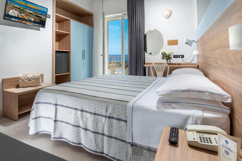 Double or Twin Room with Partial Sea View image 3
