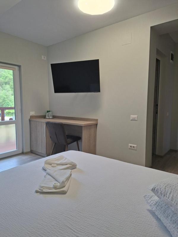 Deluxe Double Room image 4