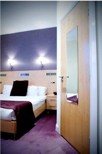 Twin Room image 2