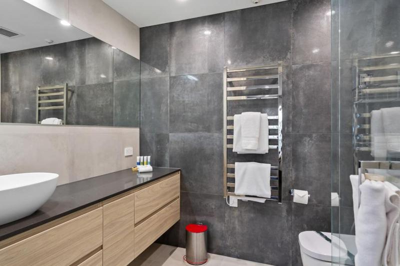 QV Stays Stylish Waterfront Retreat - image 4