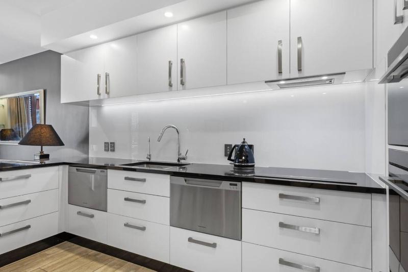 QV Stays Stylish Waterfront Retreat - image 2