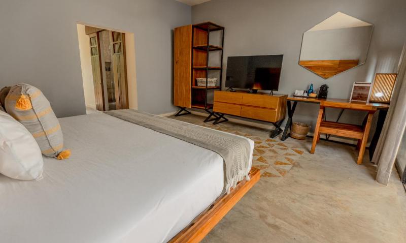 Hotel Unknown - image 7