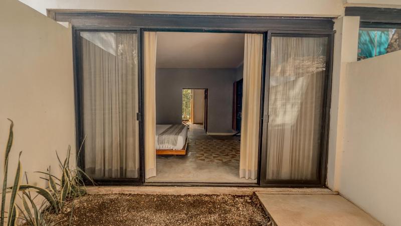 Hotel Unknown - image 4