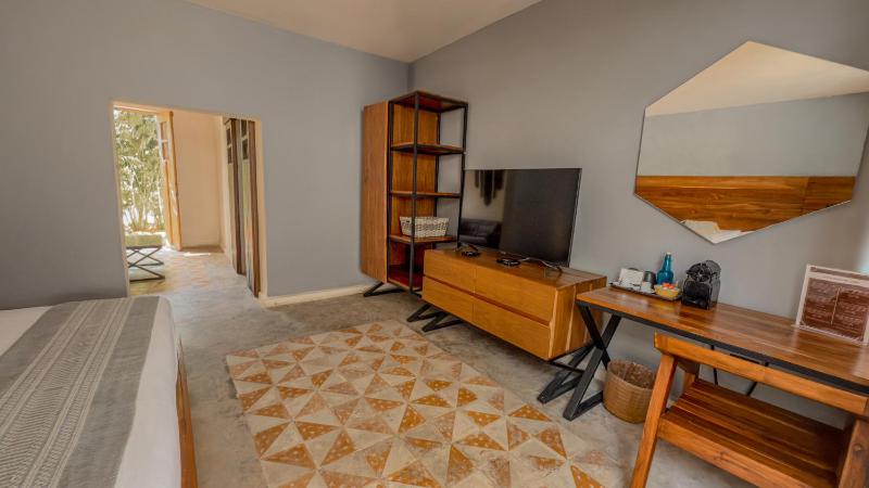 Hotel Unknown - image 16