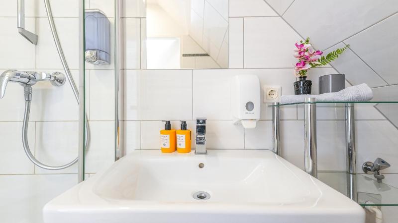 Duplex One-Bedroom Apartment with Shared Terrace image 3