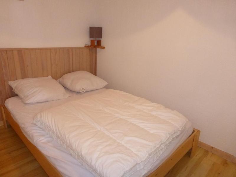One-Bedroom Apartment image 2