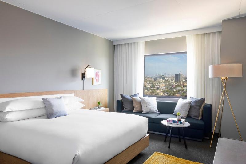 King Room with City View image 4