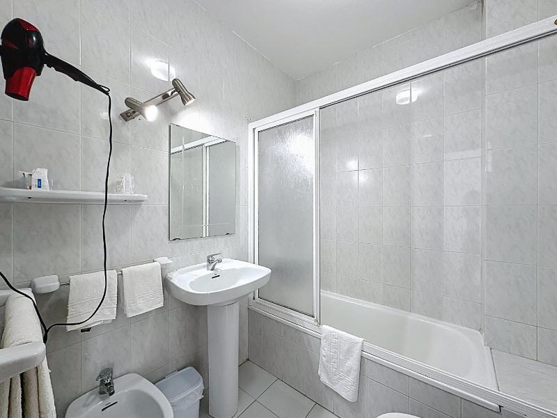 Double or Twin Room image 2