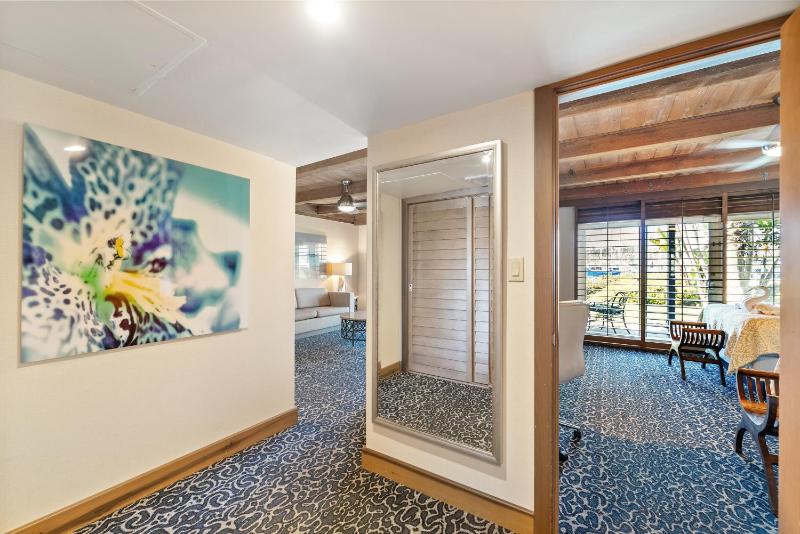 Oversized Garden View Suite image 3