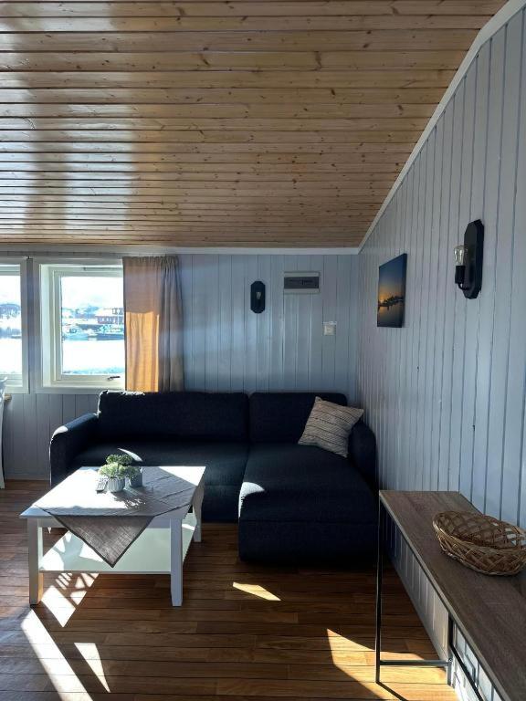 One-Bedroom Cottage image 4