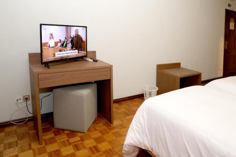 Superior Twin Room image 3
