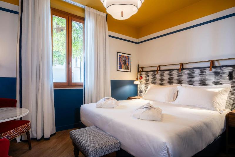Junior King Suite with Sofa Bed and Garden View - Garden Access image 4
