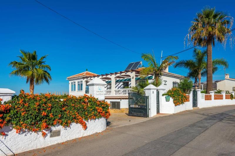 Villa El Olivar by Villa Plus - image 4