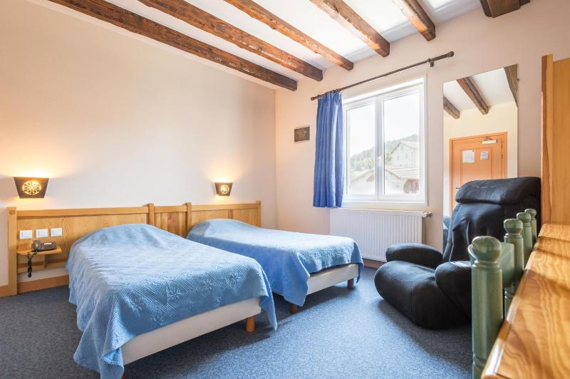 Large Double or Twin Room image 2