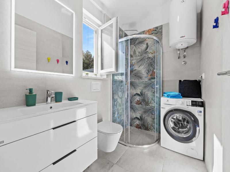 Cosy apartment near Rock Beach - image 12
