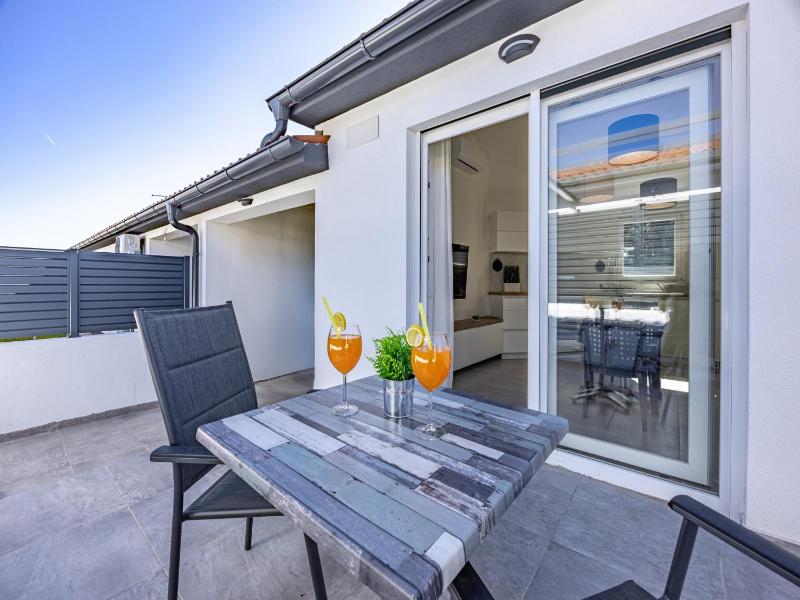 Cosy apartment near Rock Beach - image 17