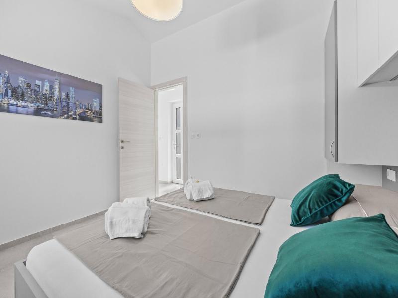 Cosy apartment near Rock Beach - image 19