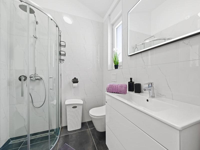 Apartment 100m from the beach - image 15