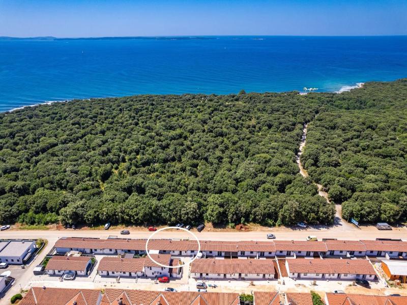 Apartment 100m from the beach - image 21