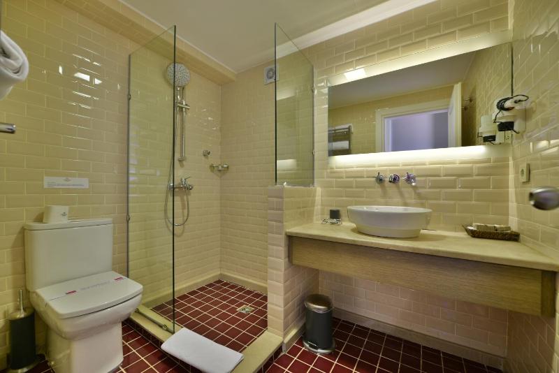 Connecting Family Room image 2