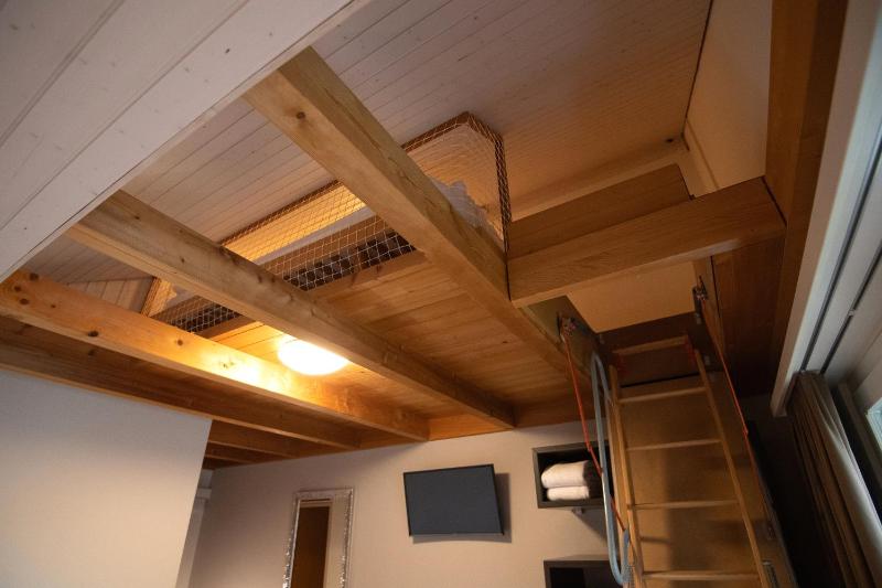 Family Room image 3