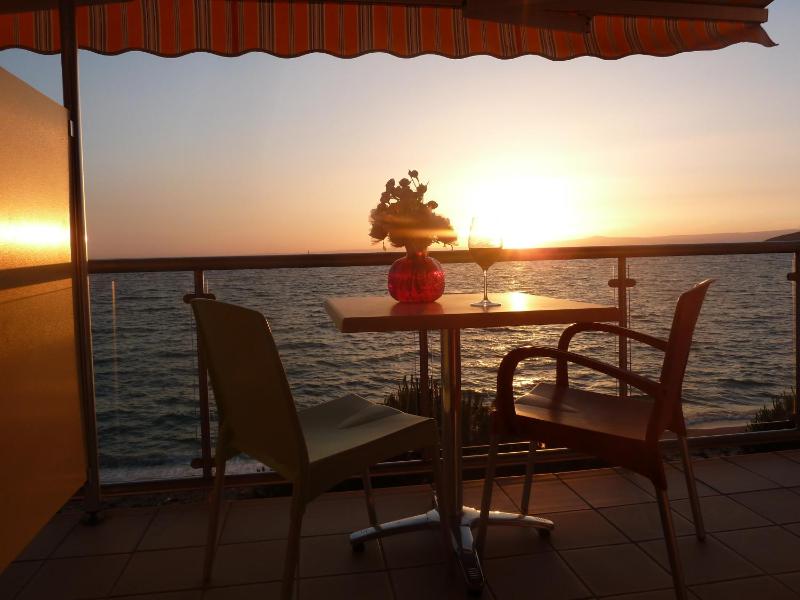 Deluxe Double Room with Balcony and Sea View image 2