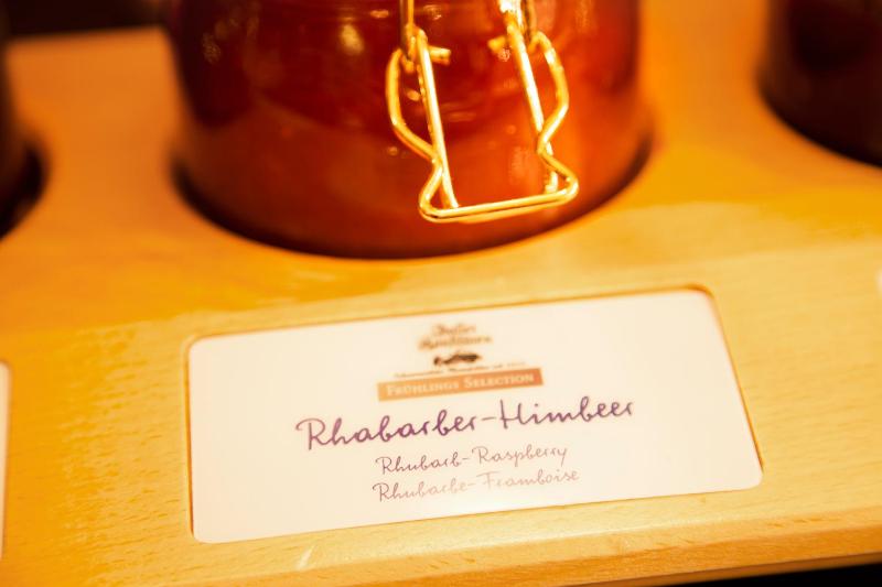 TOWNHOUSE Hotel - image 3