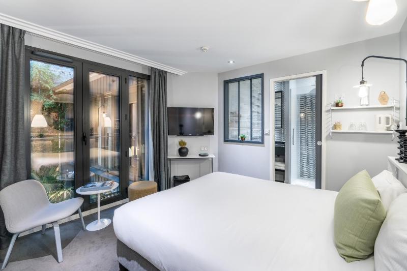 Deluxe Double Room image 1