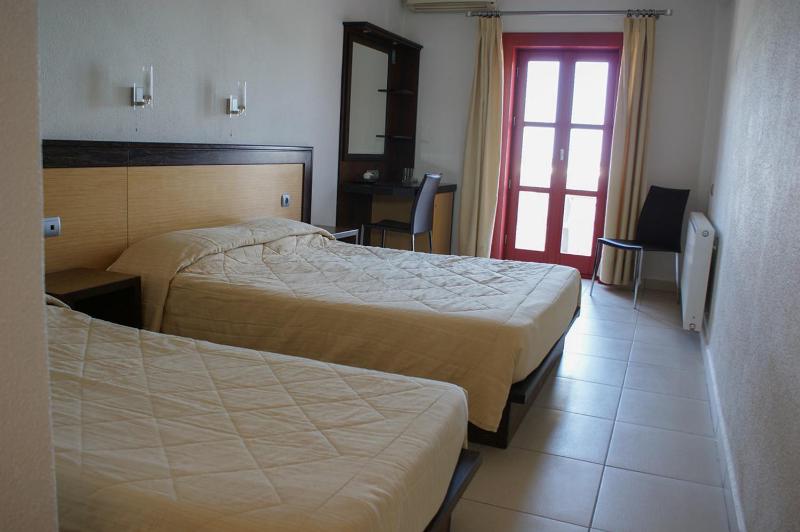 Triple Room with Balcony image 3