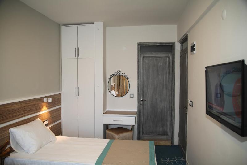 Comfort Triple Room image 2