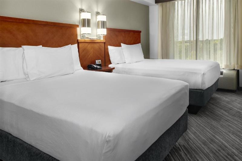 Double Room with Two Double Beds and Sofa Bed image 1