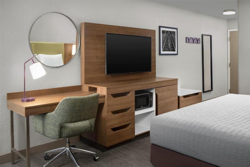 King Room with King Bed - Non-Smoking image 3