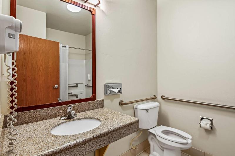 Queen Room - Disability Access/Non-Smoking image 2