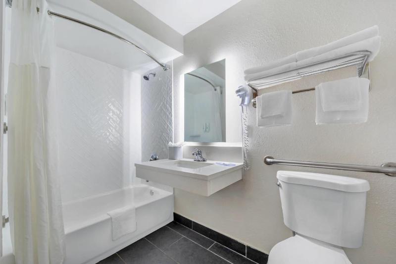 King Room - Disability Access/Non-Smoking image 2