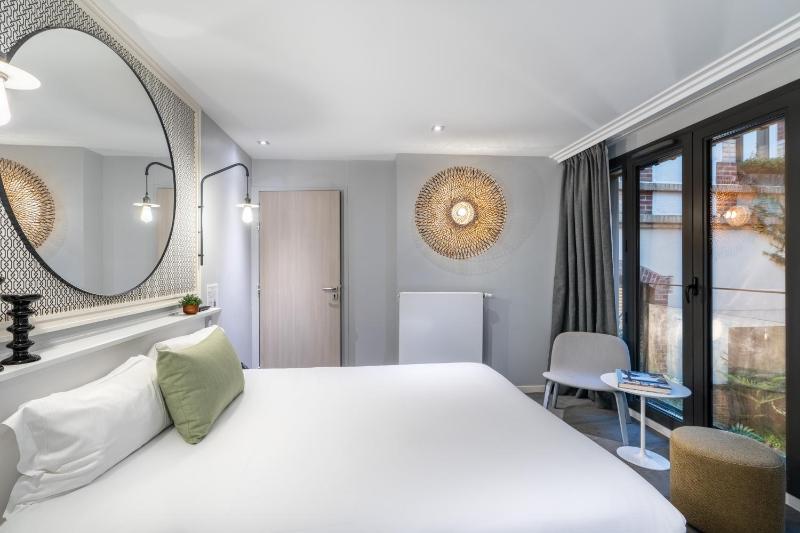 Deluxe Double Room image 4