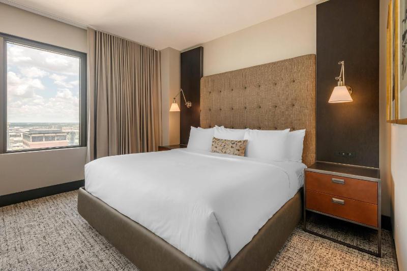 Cambria Hotel Houston Downtown Convention Center - image 18