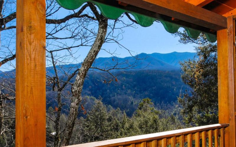 Mountain views and hot tub soaks! - Bear Tracks - image 11