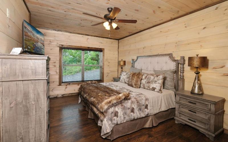Chestnut Bearadise - image 26