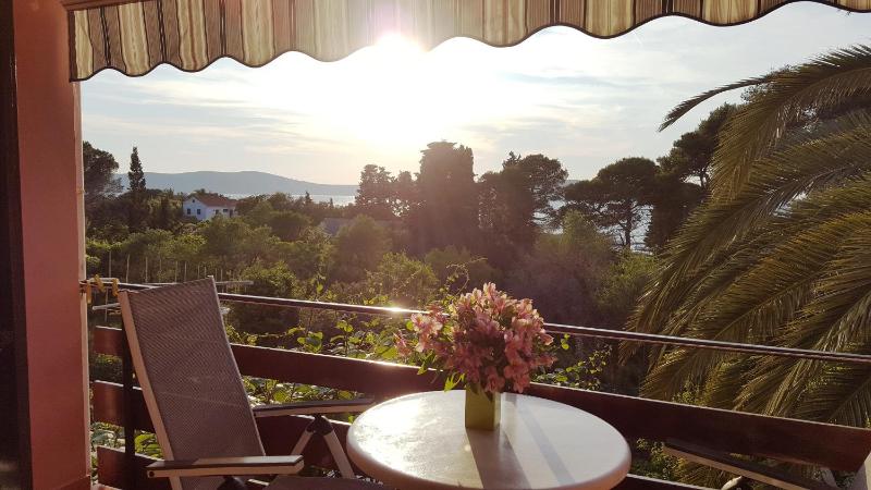 Studio with Balcony and Sea View image 2