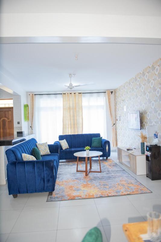 Three Bedroom Apartment Nyali 4 bedspool and walking distance to the beach - image 8