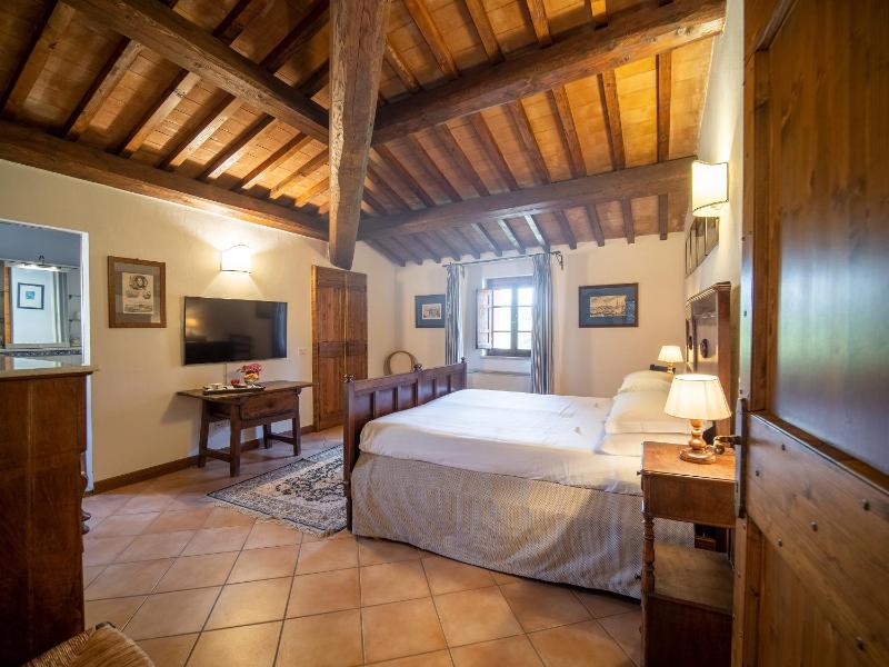 Double or Twin Room image 4