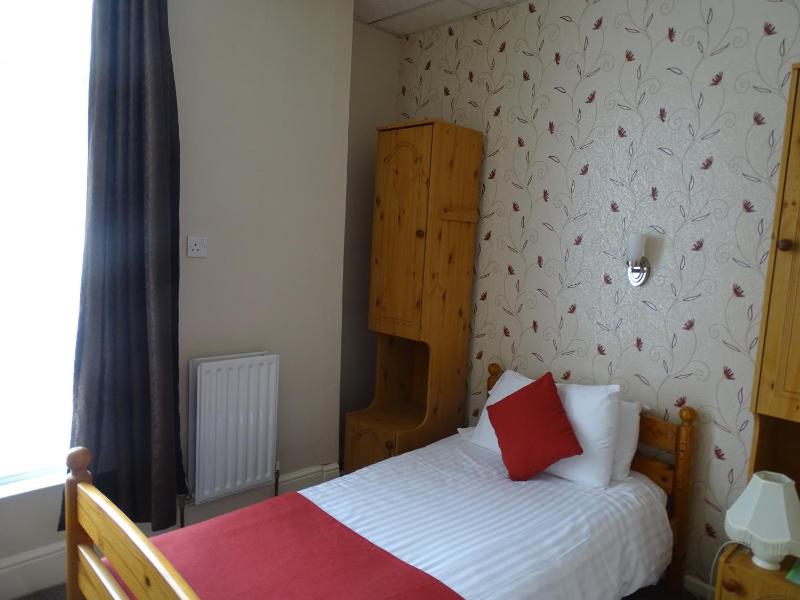 Single Room image 3