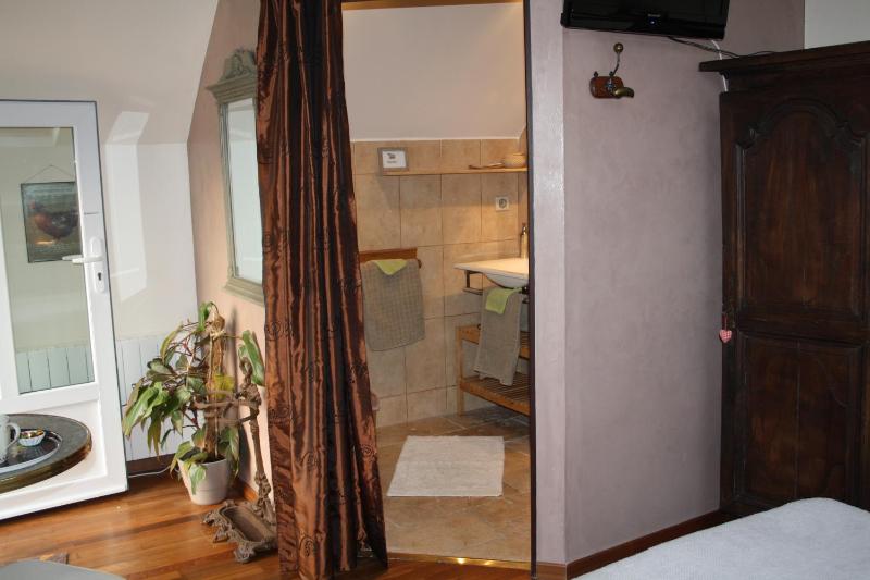Standard Double Room image 4