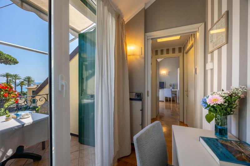 Junior Suite with Sea View and Beach Access image 1