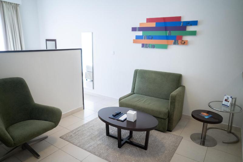 Studio Apartment - Non Smoking - King - 20% off F&B and Laundry image 1