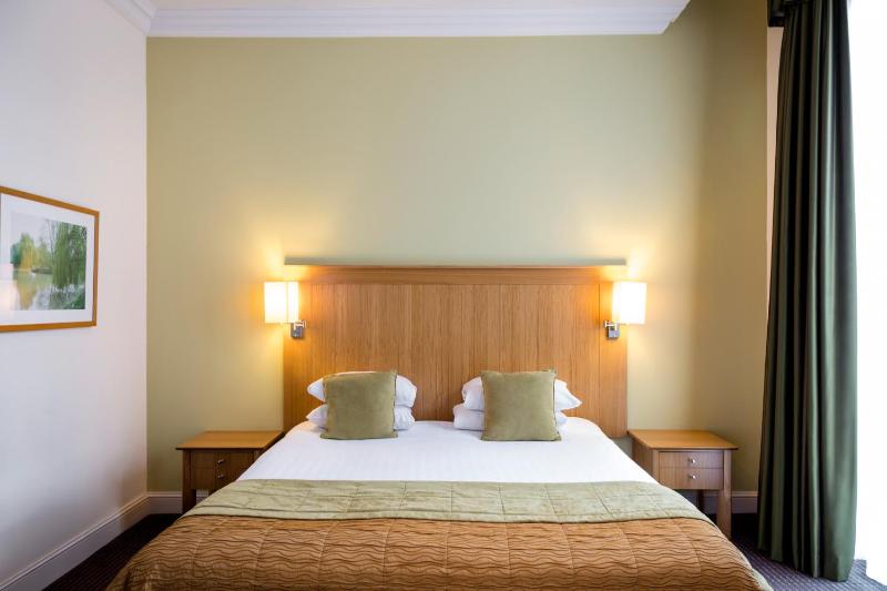 Standard Double Room image 4