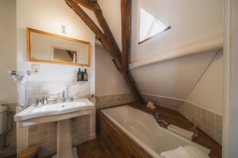 Deluxe Double Room image 4