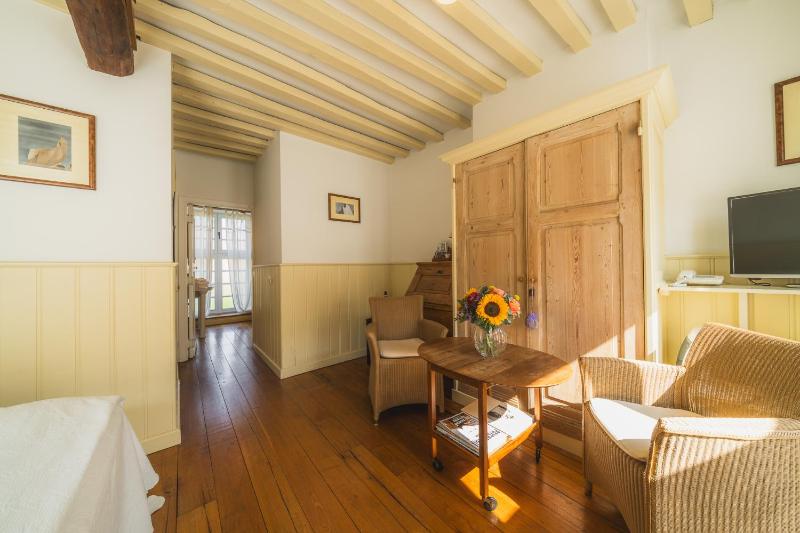 B&B Number 11 Exclusive Guesthouse - image 3