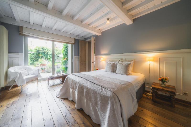 Junior Suite with Garden View image 1